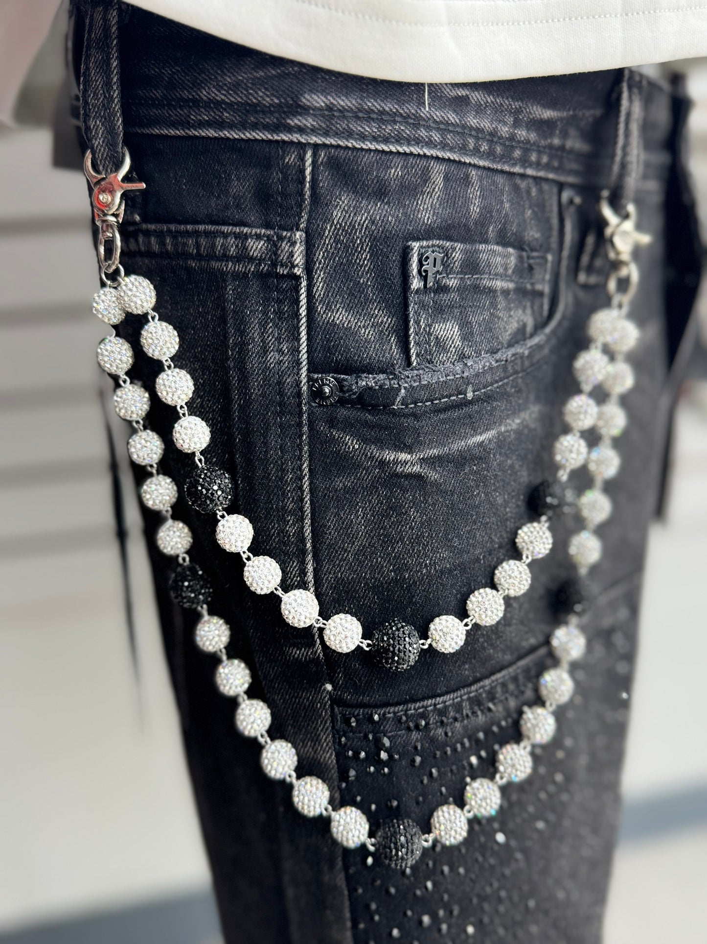 WHITE BLACK WALLET CHAIN